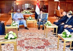 استقبل السيد الرئيس عبد الفتاح السيسي اليوم الرئيس الجامبي آداما بارو، وذلك بحضور السادة وزير الخارجية ورئيس المخابرات العامة.