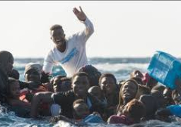 إنقاذ 33 مهاجرا غير شرعي وانتشال 11 جثمانا قبالة سواحل اسبانيا