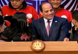 الرئيس السيسي يكرم عددا من المتفوقين من ذوي الاحتياجات الخاصة