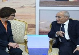العصار يبحث زيادة التصنيع العسكري مع مسئولة الدفاع الأمريكية
