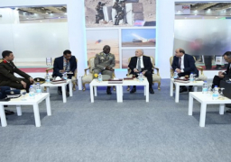 العصار يبحث التعاون العسكري مع مالي على هامش معرض “إيديكس 2018