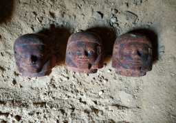 بالصور.. الكشف عن “بئر دفن” من عصر الدولة الوسطي بالفيوم