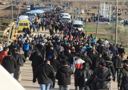 بالصور..توافد الفلسطينيين على حدود غزة للمشاركة في جمعة الوفاء للأبطال