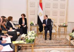 السيسي يلتقى وزيرة الجيوش الفرنسية على هامش معرض ايدكس الدولي