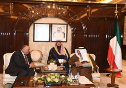 خلال لقائه رئيس الوزراء الكويتي.. شكرى يؤكد تقدير مصر للمواقف التي تتخذها الكويت دعما للعمل العربي المشترك