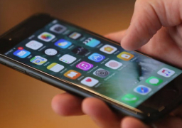 شركة أمريكية تقدم 100 ألف دولار لمن يتخلى عن هاتفه لمدة عام