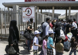 عودة مئات المهجرين السورين إلى قراهم عبر الصالحية بدير الزور وإدلب