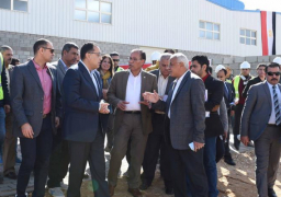 مدبولي يتفقد مشروع المجمعات الصناعية الصغيرة والمتوسطة بالعاشر من رمضان
