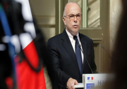 وزير الداخلية الفرنسى يلوح بفرض حالة الطوارىء فى البلاد