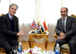 وزير الطيران يبحث مع سفير بريطانيا سبل التعاون بين البلدين