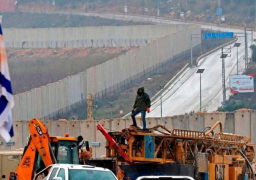 وسط استنفار أمنى .. إسرائيل تستأنف بناء الجدار الحدودي مع لبنان