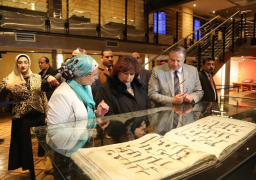 وزيرة الثقافة تعلن استعادة مصر لمخطوط “السلطان قنصوة الغوري” | صور