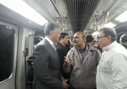 بالصور .. عرفات يتفقد محطة مصر للسكك الحديدية وعدد من محطات المترو