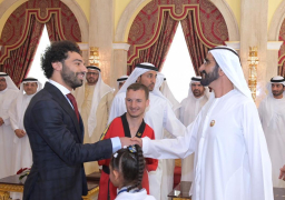 محمد بن راشد حاكم دبى ورئيس مجلس وزراء الإمارات العربية المتحدة يكرم محمد صلاح