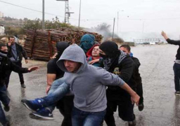 الهلال الأحمر: إصابة 20 فلسطينياً برصاص الاحتلال خلال مواجهات مستمرة في قرية المغير برام الله