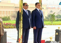 الرئيس السيسى يضع إكليلا من الزهور على النصب التذكارى لشهداء الشرطة