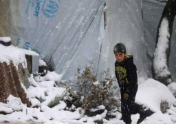 وفاة عشرات الأطفال جراء البرد بمخيم للنازحين السوريين