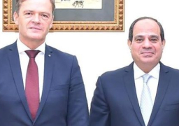 الرئيس السيسي يرحب بقرار “مرسيدس” باستئناف تجميع سياراتها في مصر