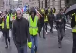 أصحاب السترات الصفراء يتظاهرون من جديد فى شوارع باريس