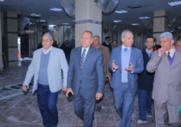 وزير النقل يتابع تنفيذ مشروعات محاور النيل بصعيد مصر