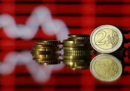 اليورو يتراجع جراء مخاوف تباطؤ الاقتصاد والدولار يصعد