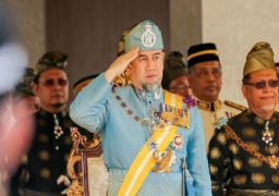 بعد زواجه من ملكة جمال روسية.. سلطان ماليزيا يتنحى عن العرش