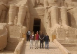 رسالة أمان للسياح الإيطاليين.. سفير إيطاليا وزوجته يزوران معبد أبو سمبل