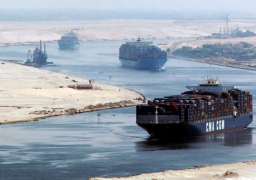 عبور 33 سفينة قناة السويس بحمولات 2.2 مليون طن