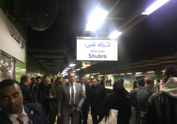 عرفات يتفقد محطة مترو السادات ويؤكد: شراء 6 قطارات مكيفة للخط الثانى