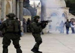 إصابة شاب فلسطينى بالرصاص والعشرات بالاختناق بمواجهات مع الاحتلال بنابلس