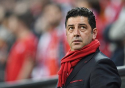 لسوء النتائج .. بنفيكا البرتغالي يطيح بمدربه