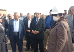 وزير الزراعة ومحافظ البحر الاحمر يتفقدان المجزر الآلي الجديد