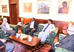 وزيرة الصحة تبحث مع نظيرها السوداني التعاون في مجالات الدواء والتدريب
