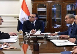 رئيس الوزراء يُتابع إجراءات الربط الكهربائي مع السودان