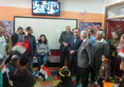 رئيس الوزراء يشهد إجراءات تسليم التابلت لطلاب الصف الأول الثانوي بمدرسة في أسوان