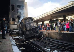 رئيس هيئة السكة الحديد يحمل سائق القطار مسئولية حادث محطة مصر