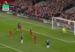 ليفربول فى ضيافة مانشستر يونايتد لاستعادة قمة الدوري الإنجليزي