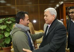 محافظ المنوفية يكرم بطل إنقاذ مصابى حادث قطار محطة مصر