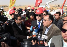 رئيس الوزراء يوجه بزيادة حضور عدد الأطباء بمستشفى السويس العام