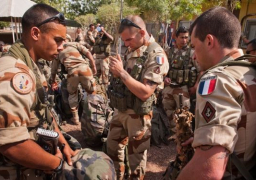 مقتل شاب كان يحمل سكينا طعن أحد ركاب الترام في شمال باريس