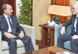 وزير الصناعة يبحث مع سفير اليابان الإعداد لزيارة وفد من كبريات الشركات اليابانية