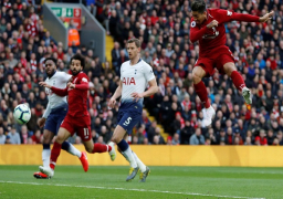 ليفربول يحقق فوزا على توتنهام في الوقت القاتل.. ويتصدر الدوري الإنجليزي مؤقتا