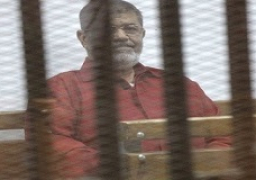 تأجيل محاكمة «مرسي» وآخرين في «اقتحام السجون» إلى 13 مارس