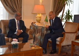 أبو الغيط يوقع اتفاق بعثة ملاحظي الجامعة العربية للانتخابات الجزائرية