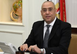 وزير الإسكان يؤكد ان جهود رئيس الوزراء وراء نجاح مشروعات الإسكان الاجتماعى