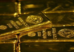 الذهب يرتفع بفعل تراجع الدولار والضبابية العالمية