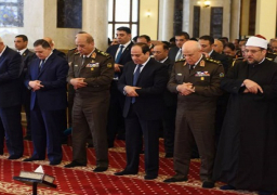 الرئيس السيسي يؤدي صلاة الجمعة بمسجد المشير في ذكرى يوم الشهيد
