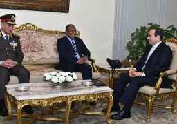 الرئيس السيسي يستقبل السيد حسين مويني وزير الدفاع والخدمة الوطنية التنزاني