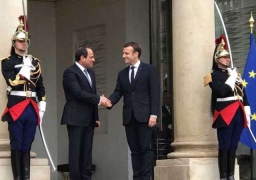 السيسي يتلقى اتصالا من ماكرون لبحث التعاون الثنائي بين البلدين