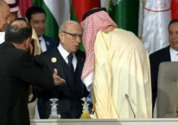 الملك سلمان يسلم السبسي رئاسة القمة العربية بتونس 30